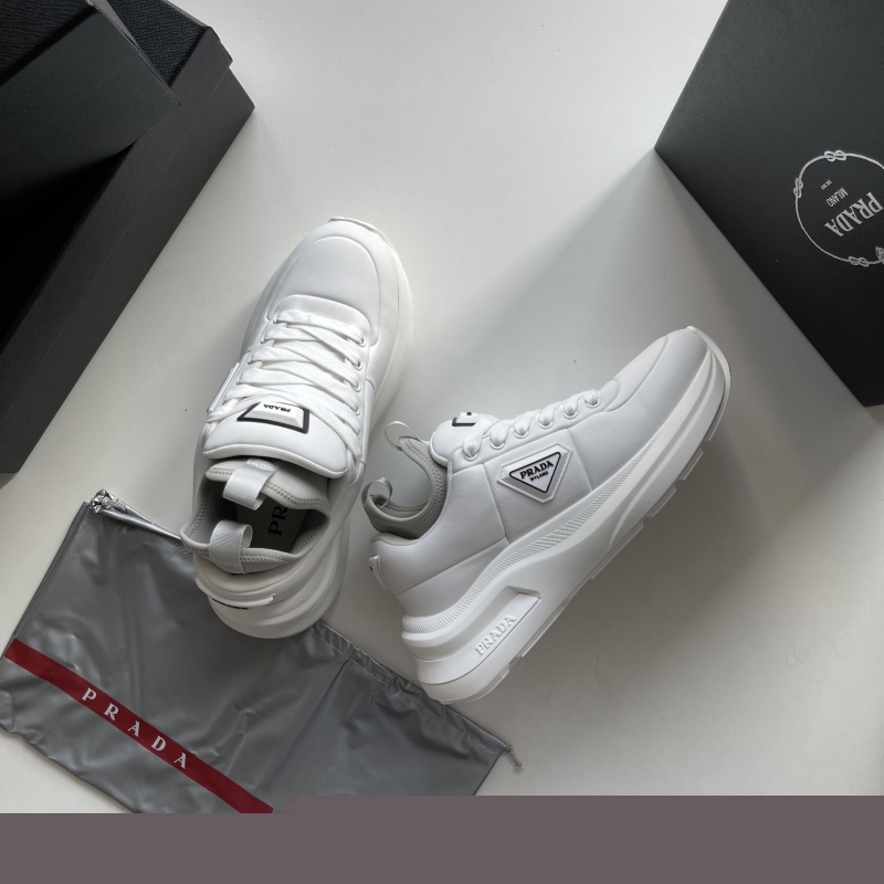 Pra*a casual shoes